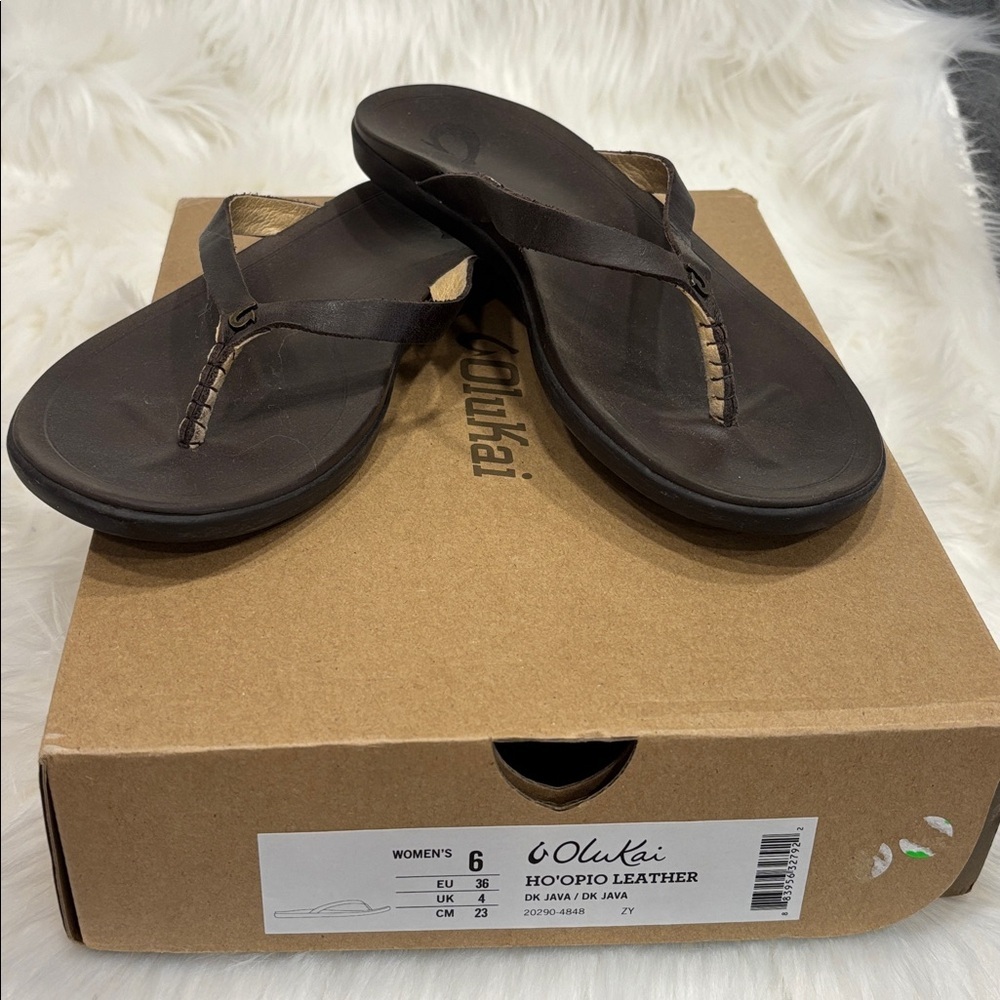 OluKai Dark Ho’opio dark Java Leather Flip-Flops slippahs 6 NEW IN BOX - Picture 2 of 5